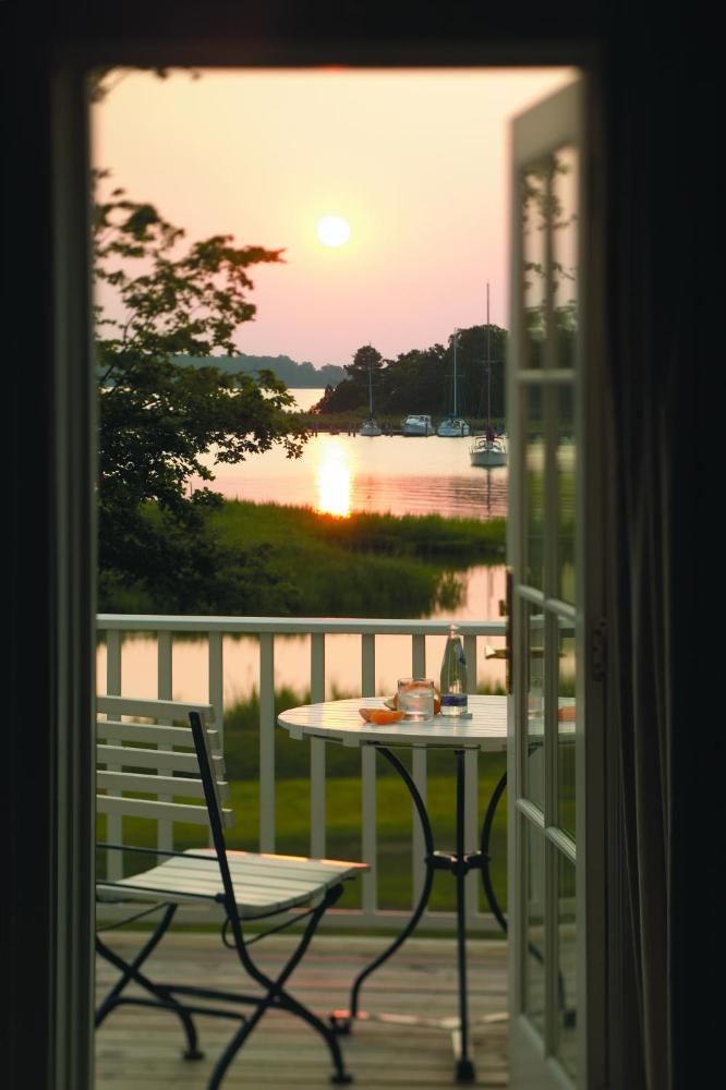 Water View Luxury Suite interior
